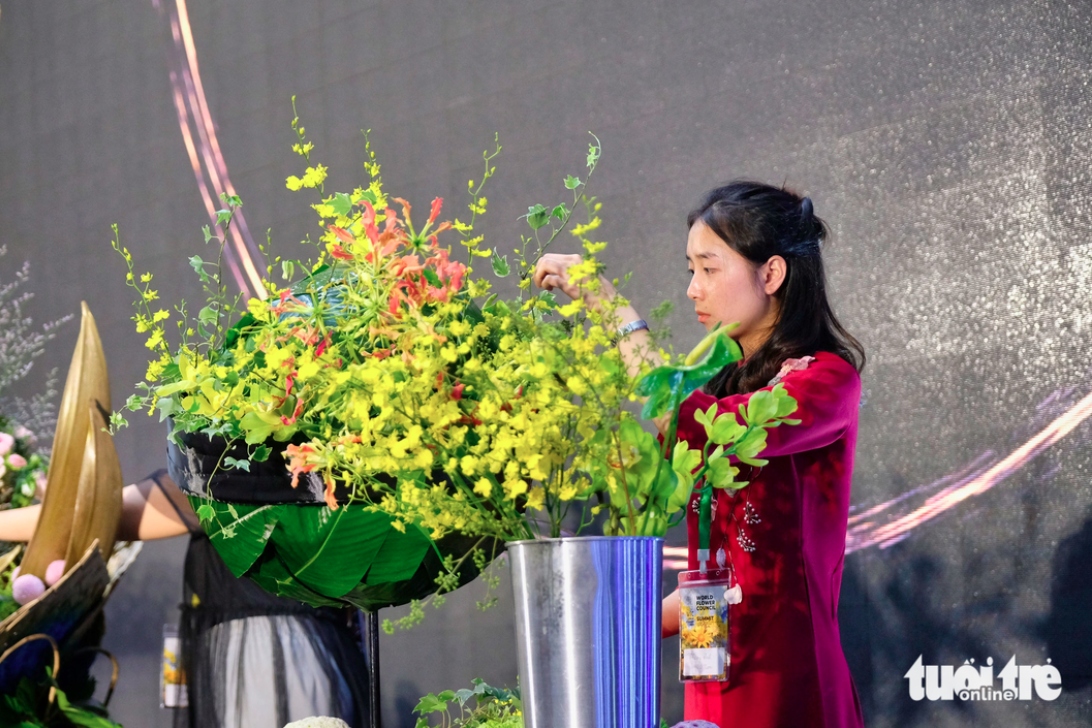 200 floral designers attend international flower arrangement contest in da lat picture 1