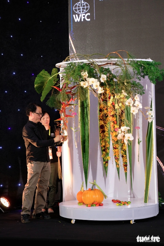 200 floral designers attend international flower arrangement contest in da lat picture 5