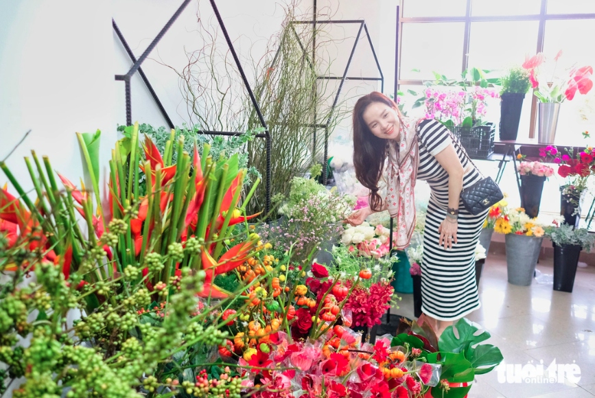 200 floral designers attend international flower arrangement contest in da lat picture 6