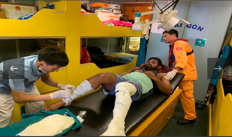 Foreign sailors severely injured at sea rescued in Vietnam