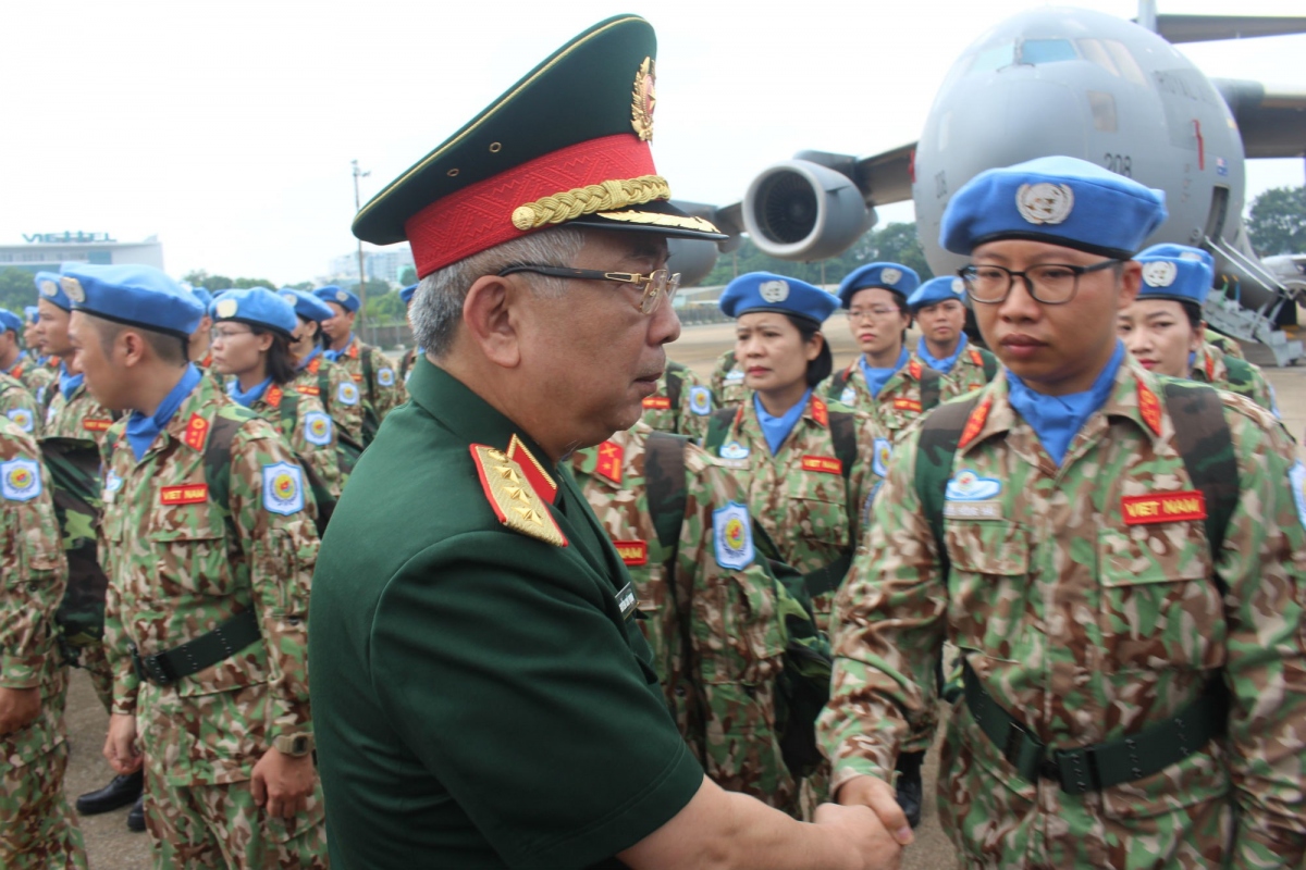 Tướng Nguyễn Chí Vịnh - người đưa hình ảnh bộ đội Cụ Hồ gần hơn với bạn bè quốc tế