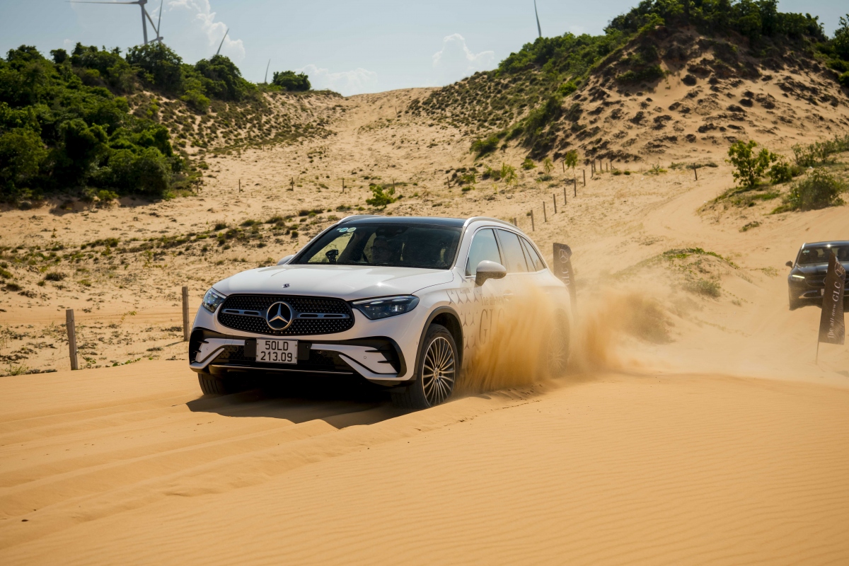 mercedes-benz glc 2023 thay doi tu trong ra ngoai hinh anh 4