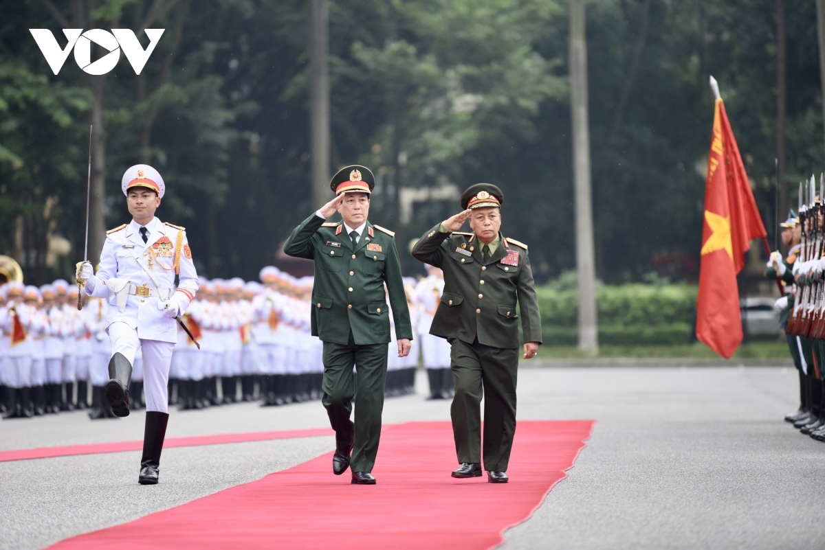 senior lao defense officer visits vietnam picture 1
