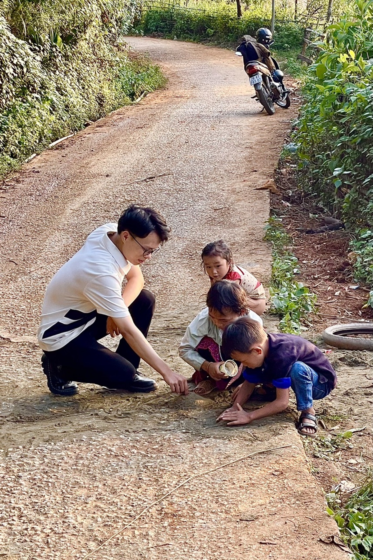  quay xe bo dai hoc di hoc nghe, sinh vien quyet sua sai khi chon nganh hinh anh 1