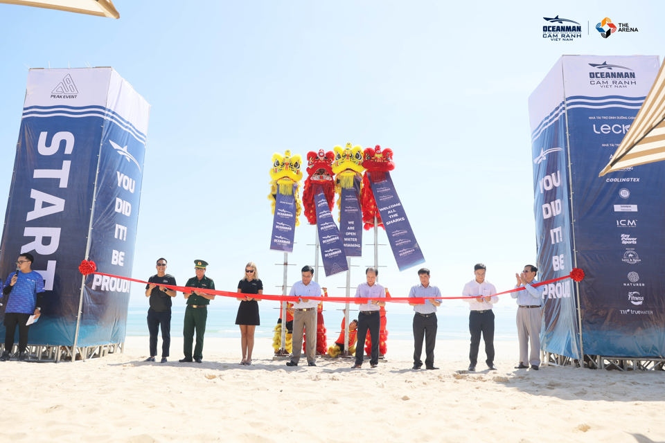 first international open water swimming race kicks off in vietnam picture 1