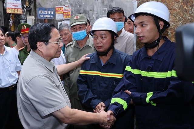 thu tuong kiem tra, thi sat hien truong vu chay chung cu mini tai ha noi hinh anh 4