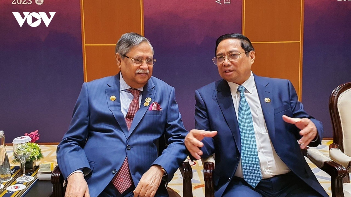 government chief meets philippine and bangladeshi presidents picture 2