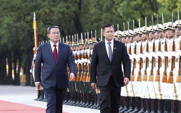 lanh dao trung quoc tiep va hoi dam voi thu tuong campuchia hun manet hinh anh 2