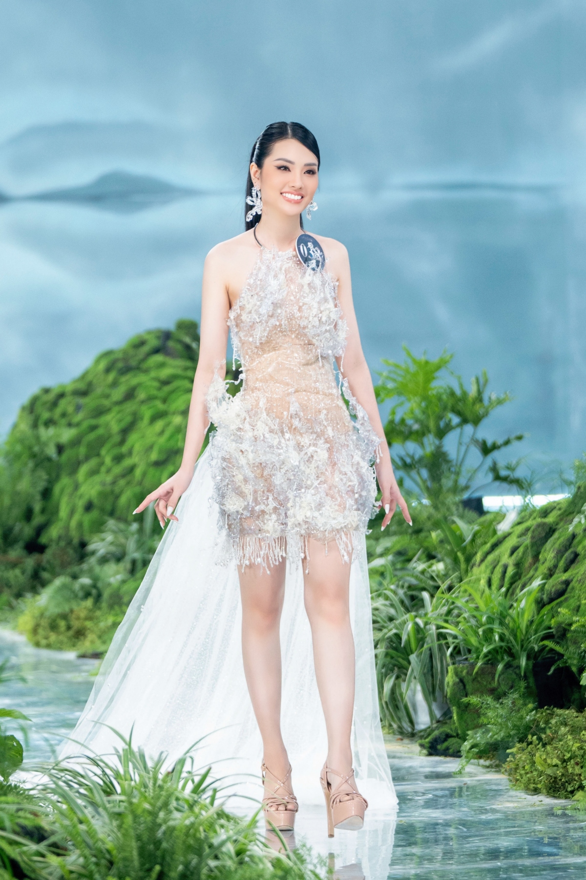 trang phuc tai che doc dao cua thi sinh miss earth viet nam 2023 hinh anh 7