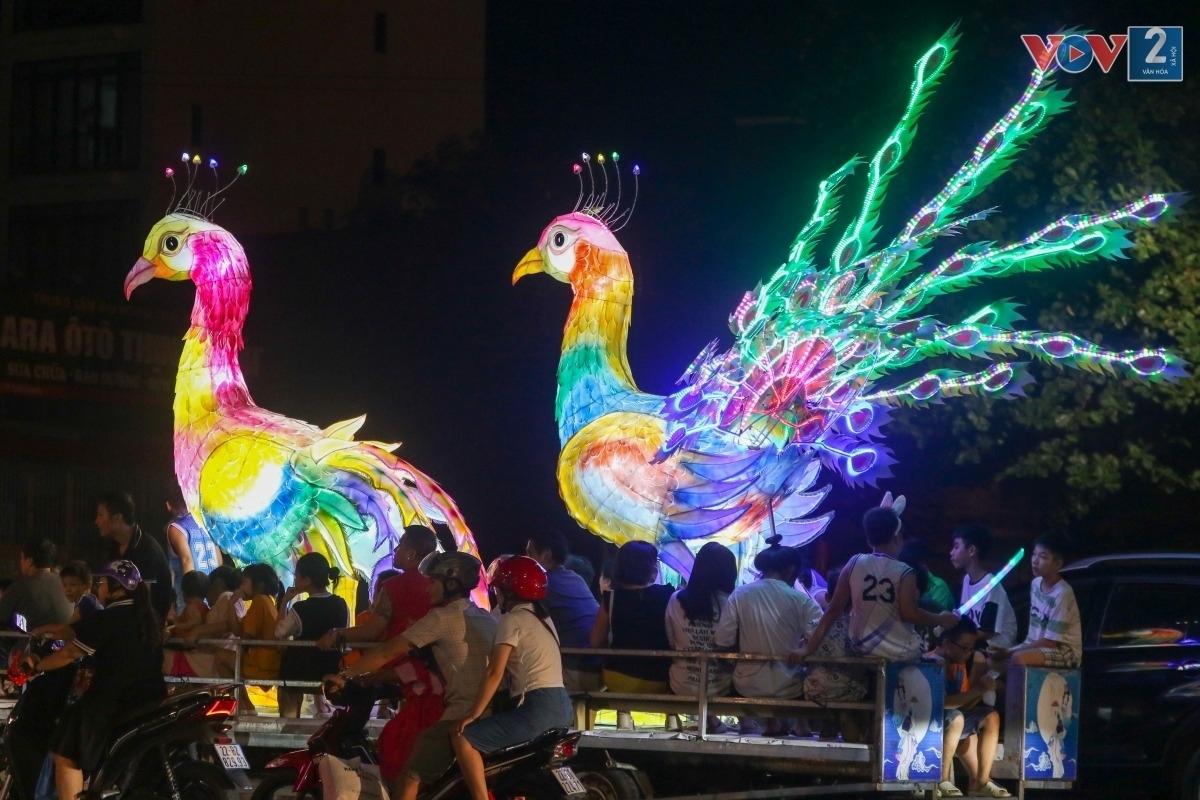 tuyen quang lit up with giant colourful lanterns ahead of mid-autumn festival picture 14