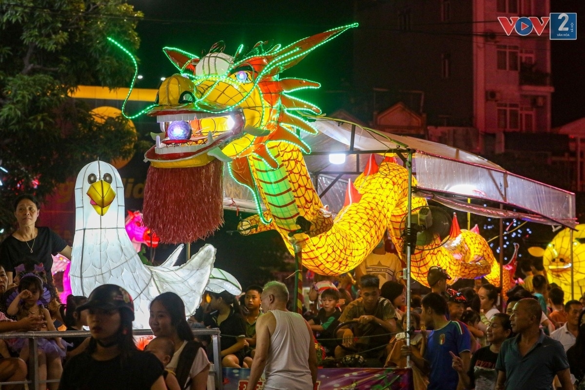 tuyen quang lit up with giant colourful lanterns ahead of mid-autumn festival picture 5