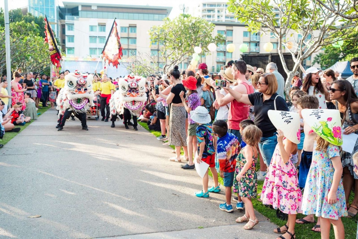 vietnamese lantern festival excites crowds in northern australia picture 1