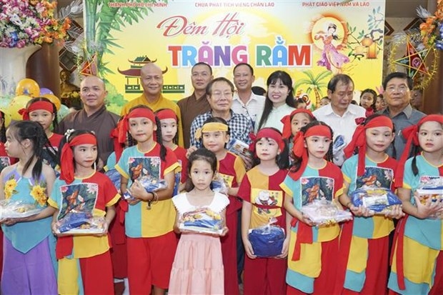 mid-autumn festival held for vietnamese children in laos picture 1