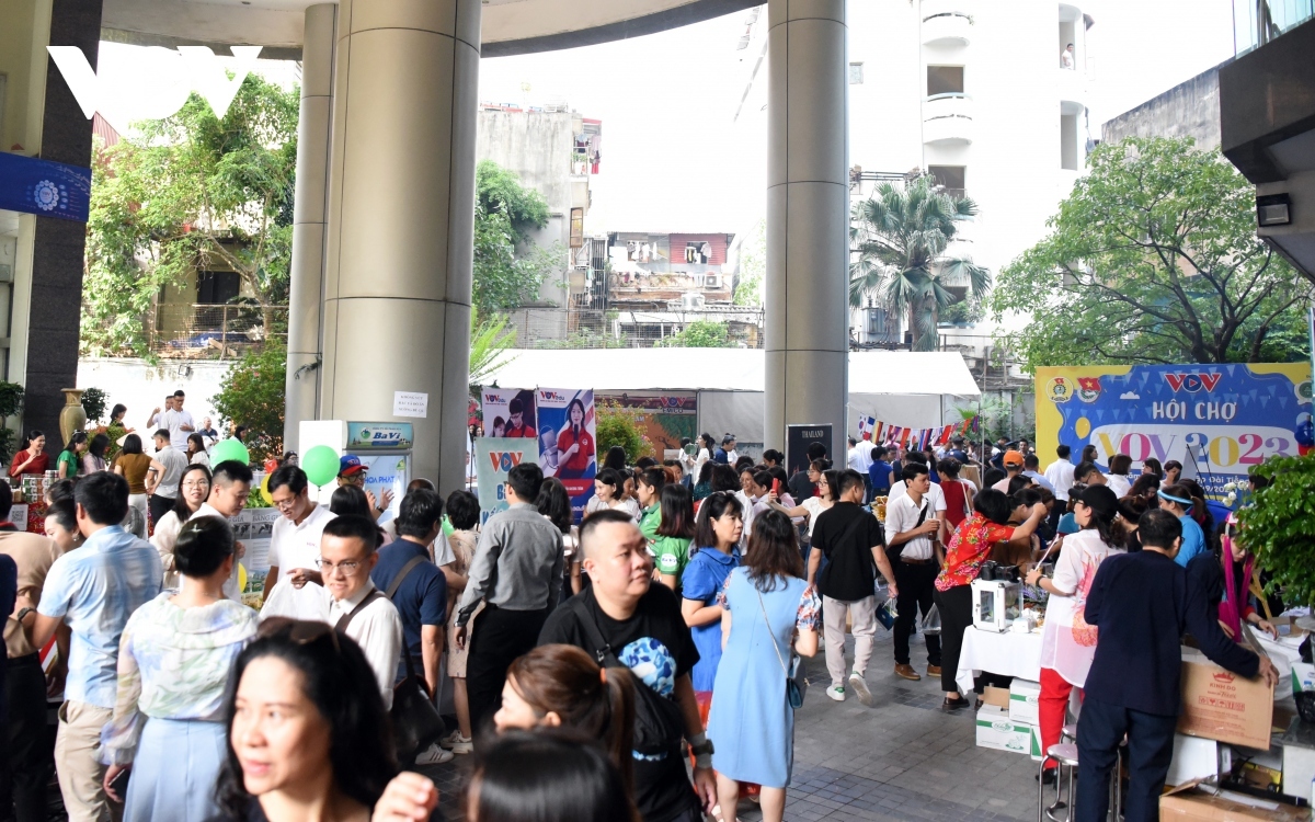 charity fair marks 78th founding anniversary of vov picture 2