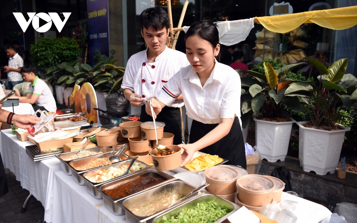 charity fair marks 78th founding anniversary of vov picture 3