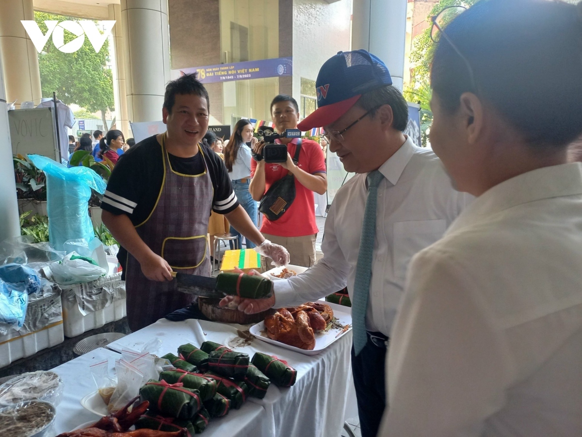 charity fair marks 78th founding anniversary of vov picture 5