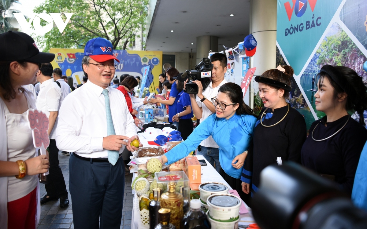 charity fair marks 78th founding anniversary of vov picture 6