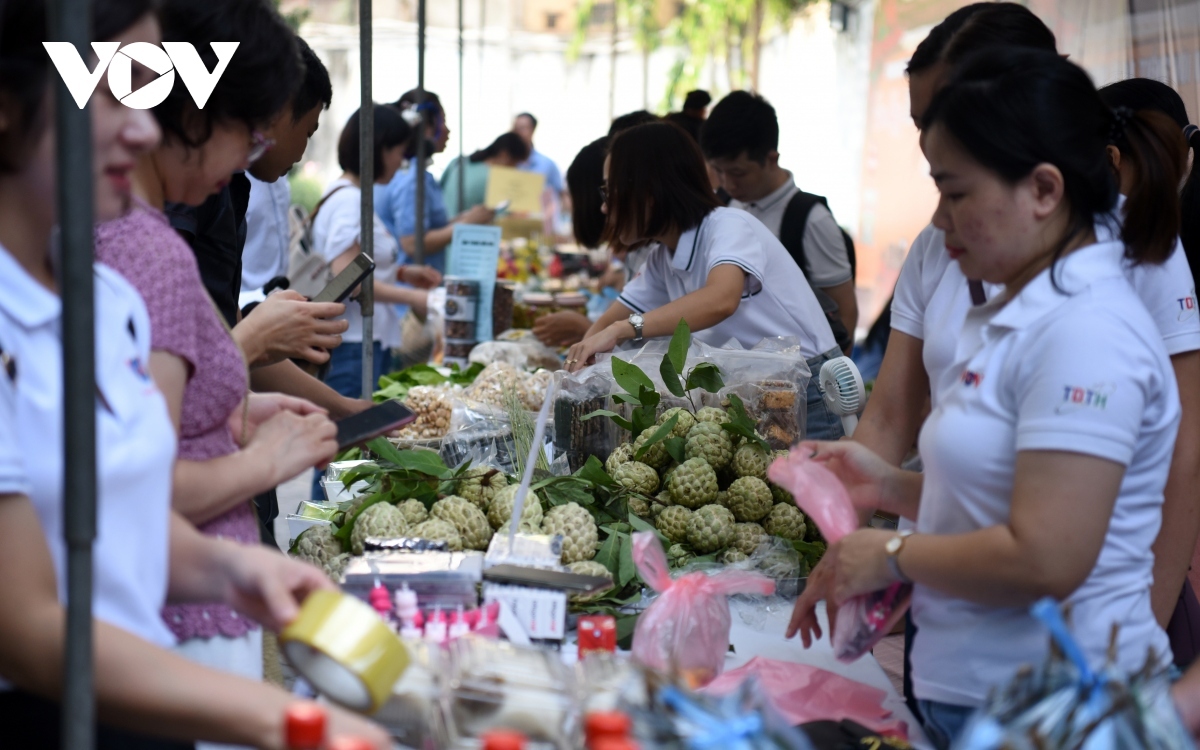 charity fair marks 78th founding anniversary of vov picture 9