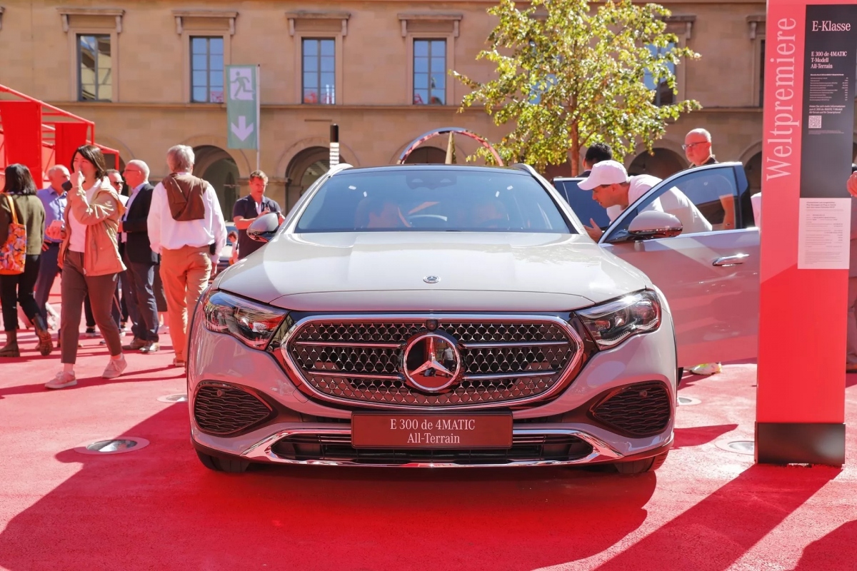 Mercedes-Benz E-Class All-Terrain xuất hiện tại Triển lãm ô tô Munich (Đức)