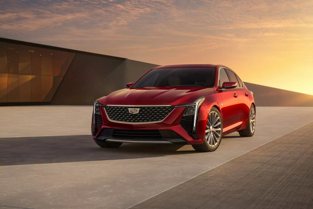 Cadillac CT5 2025 lộ diện với màn hình cong 33 inch