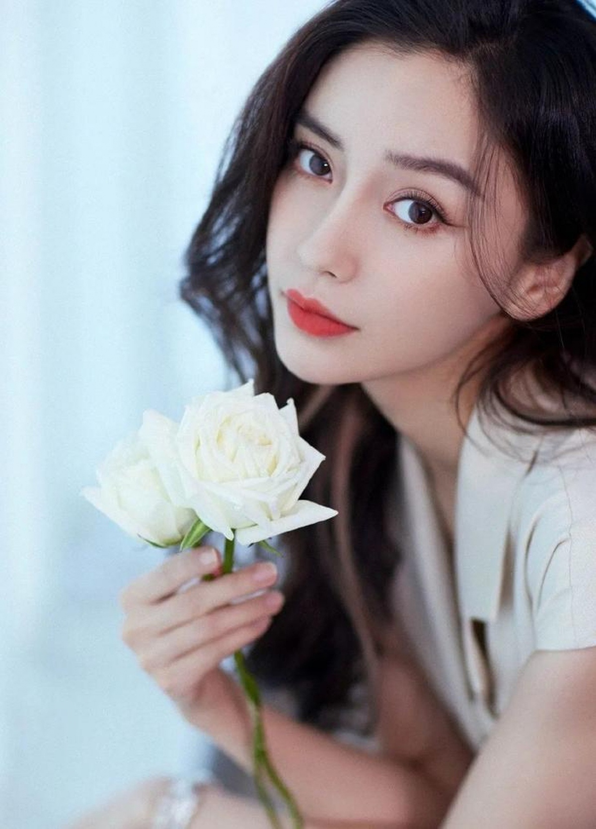 Chuyện showbiz: Angelababy lên tiếng sau nghi vấn đến CLB thoát y