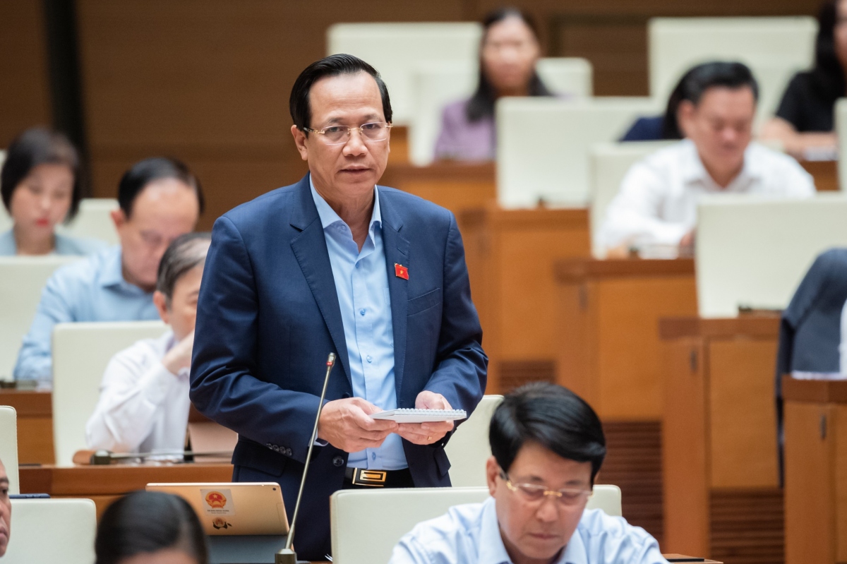 bo truong Dao ngoc dung duoi cho tren, tren bao duoi lam di nhung duoi so hinh anh 1