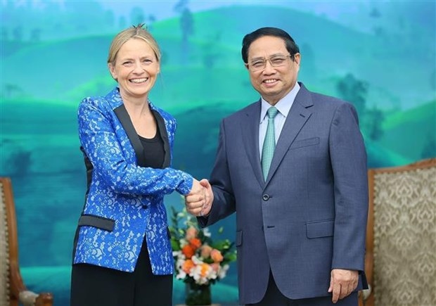 pm urges amazon to expand operations in vietnam picture 1