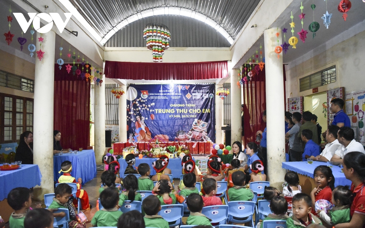 vov youth union holds mid-autumn festival for mountainous children in nghe an picture 1