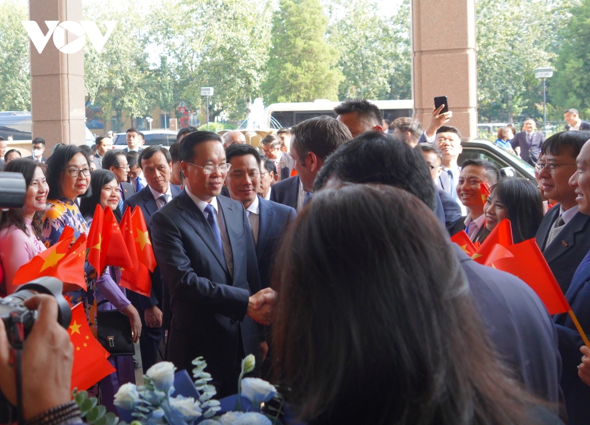 president thuong arrives in beijing for third belt and road forum picture 2
