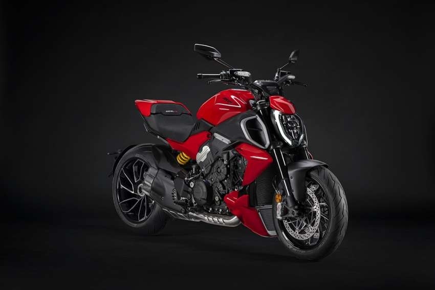 Cận cảnh Ducati Diavel V4 2024 giá từ 920 triệu đồng