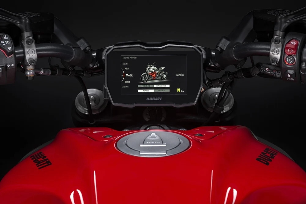 Cận cảnh Ducati Diavel V4 2024 giá từ 920 triệu đồng