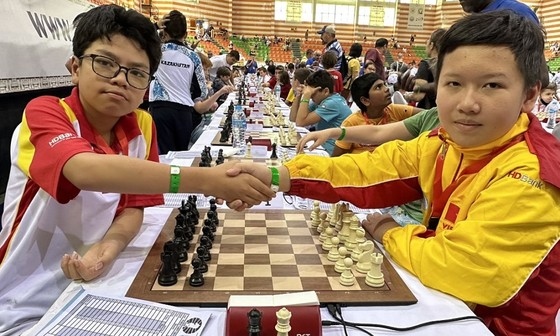 Master Duy wins world chess championships