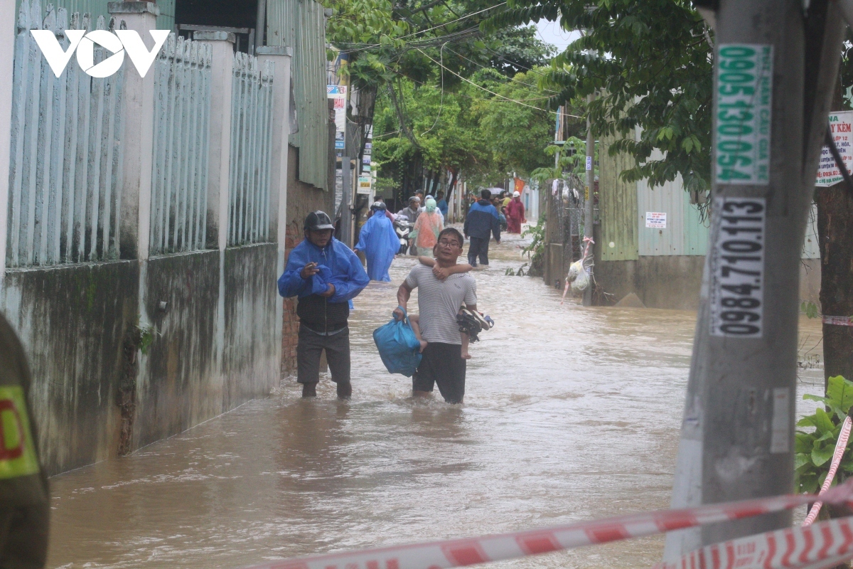 da nang streets submerged once more following hours of heavy rainfall picture 2