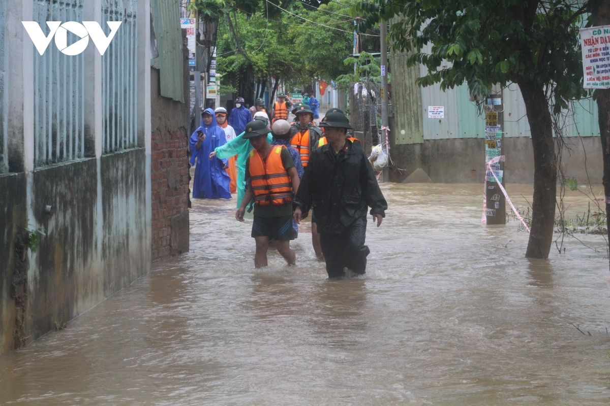 da nang streets submerged once more following hours of heavy rainfall picture 4
