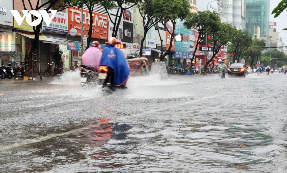 da nang streets submerged once more following hours of heavy rainfall picture 5