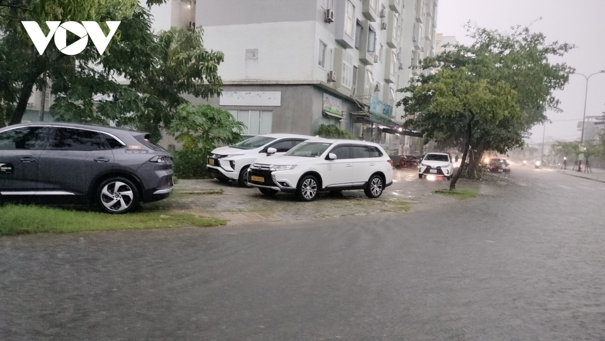 da nang streets submerged once more following hours of heavy rainfall picture 6