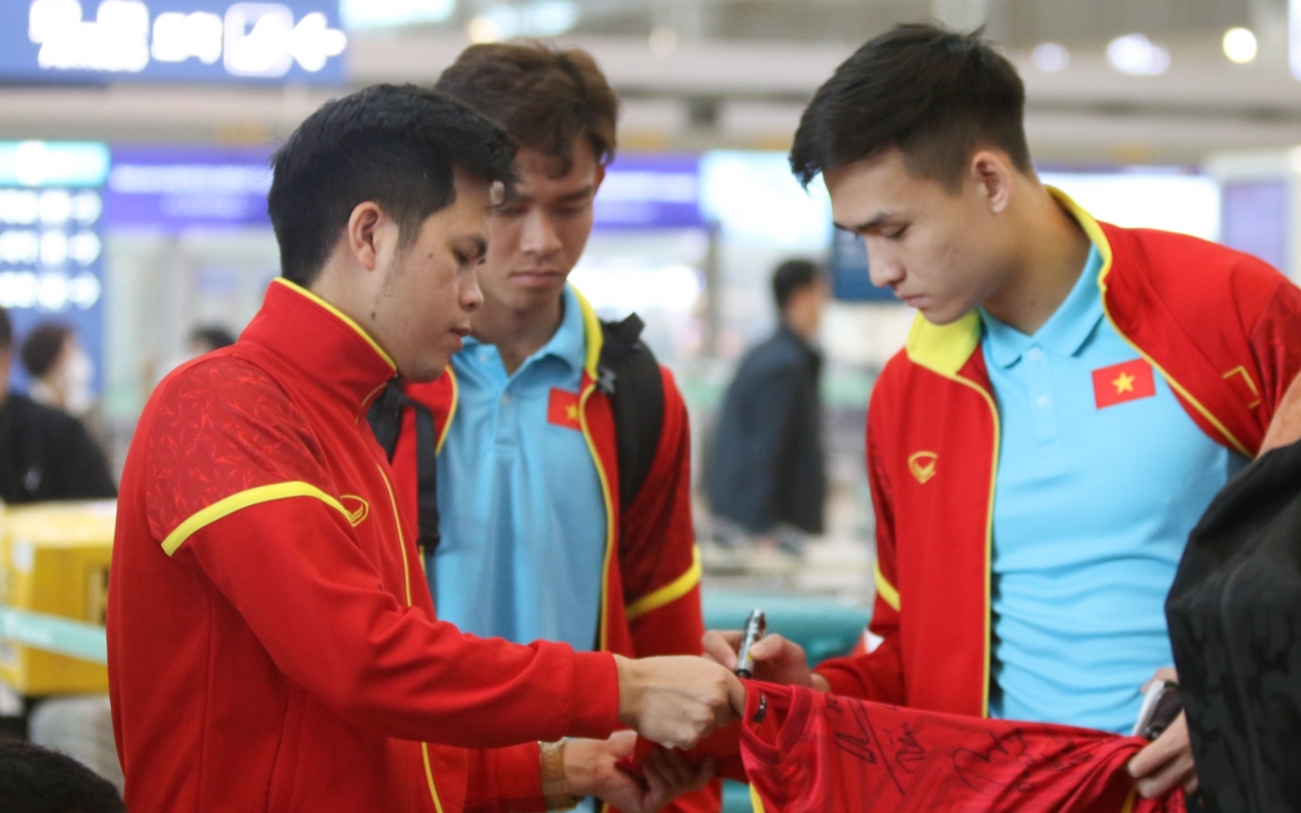 Dt viet nam ve nuoc voi hanh trang 3 that bai, 10 ban thua, 0 ban thang hinh anh 1