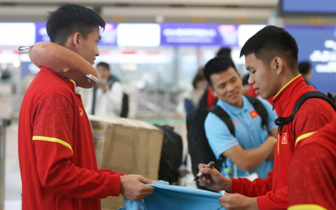 Dt viet nam ve nuoc voi hanh trang 3 that bai, 10 ban thua, 0 ban thang hinh anh 2