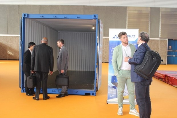 foreign shipping companies interested in vietnam s containers picture 1