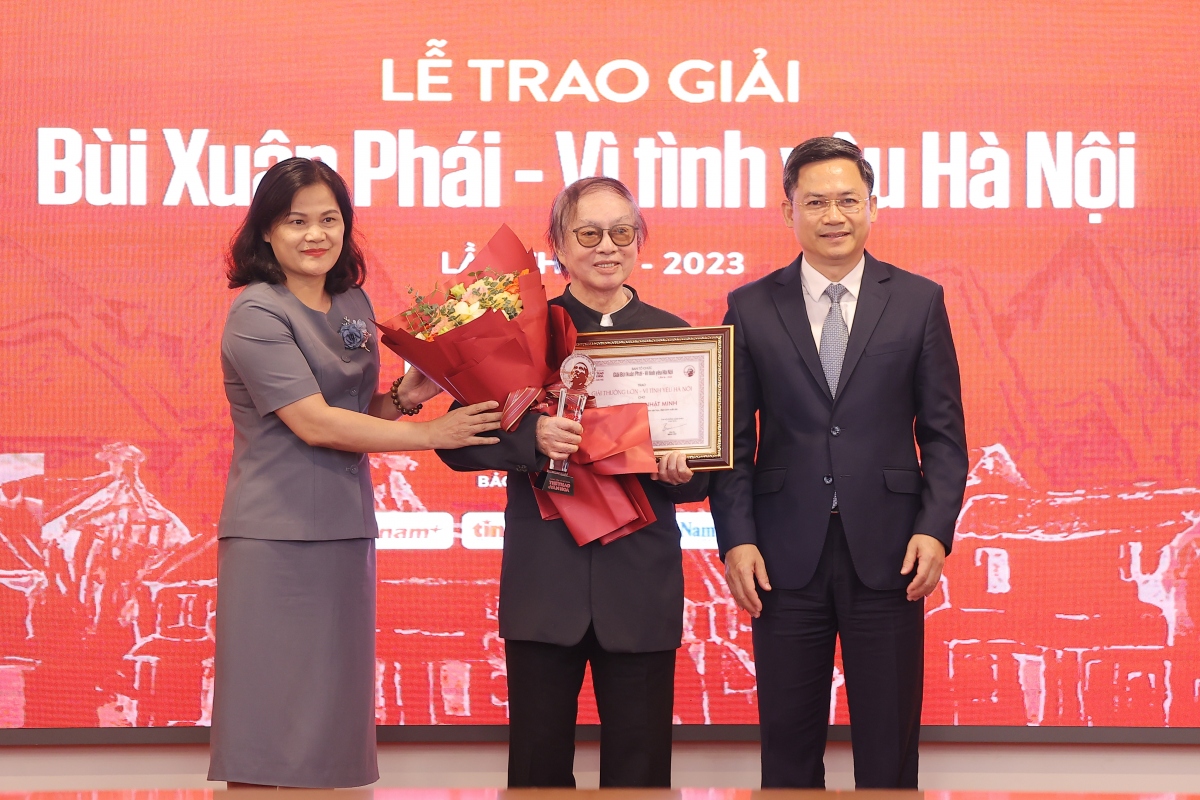 nsnd Dang nhat minh nhan giai thuong lon bui xuan phai - vi tinh yeu ha noi 2023 hinh anh 1