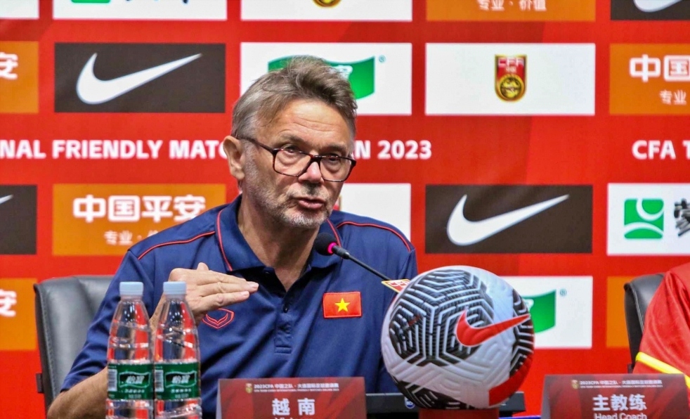 hlv troussier neu dieu kien de Dt viet nam co ve du vck world cup hinh anh 1