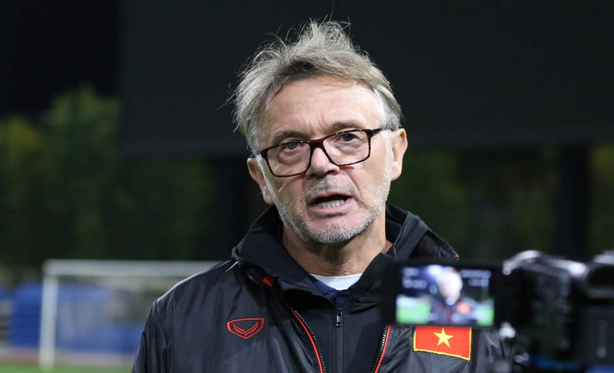 HLV Troussier nhận tin "sét đánh" trước thềm vòng loại 2 World Cup 2026