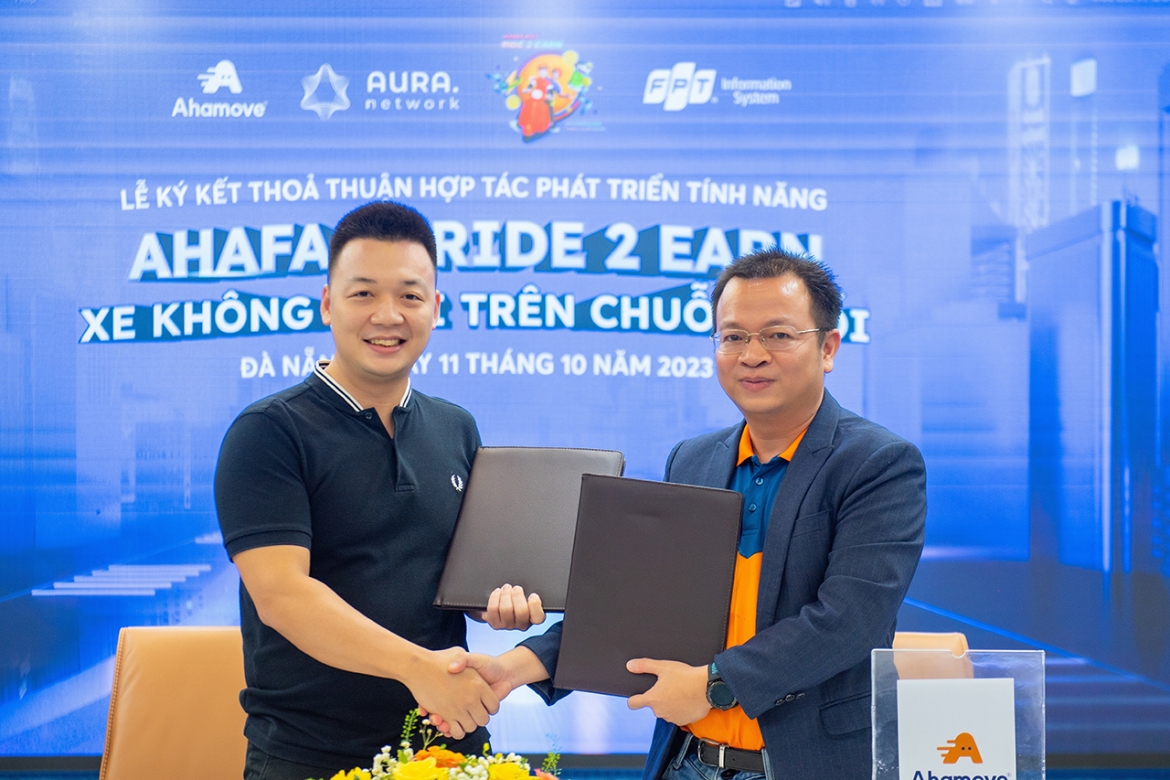 ahamove va aura network hop tac ra mat tinh nang ahafast ride to earn hinh anh 1