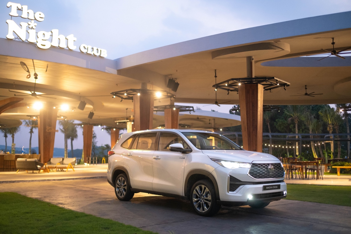 Toyota Innova Cross chốt giá từ 810 triệu đồng tại Việt Nam