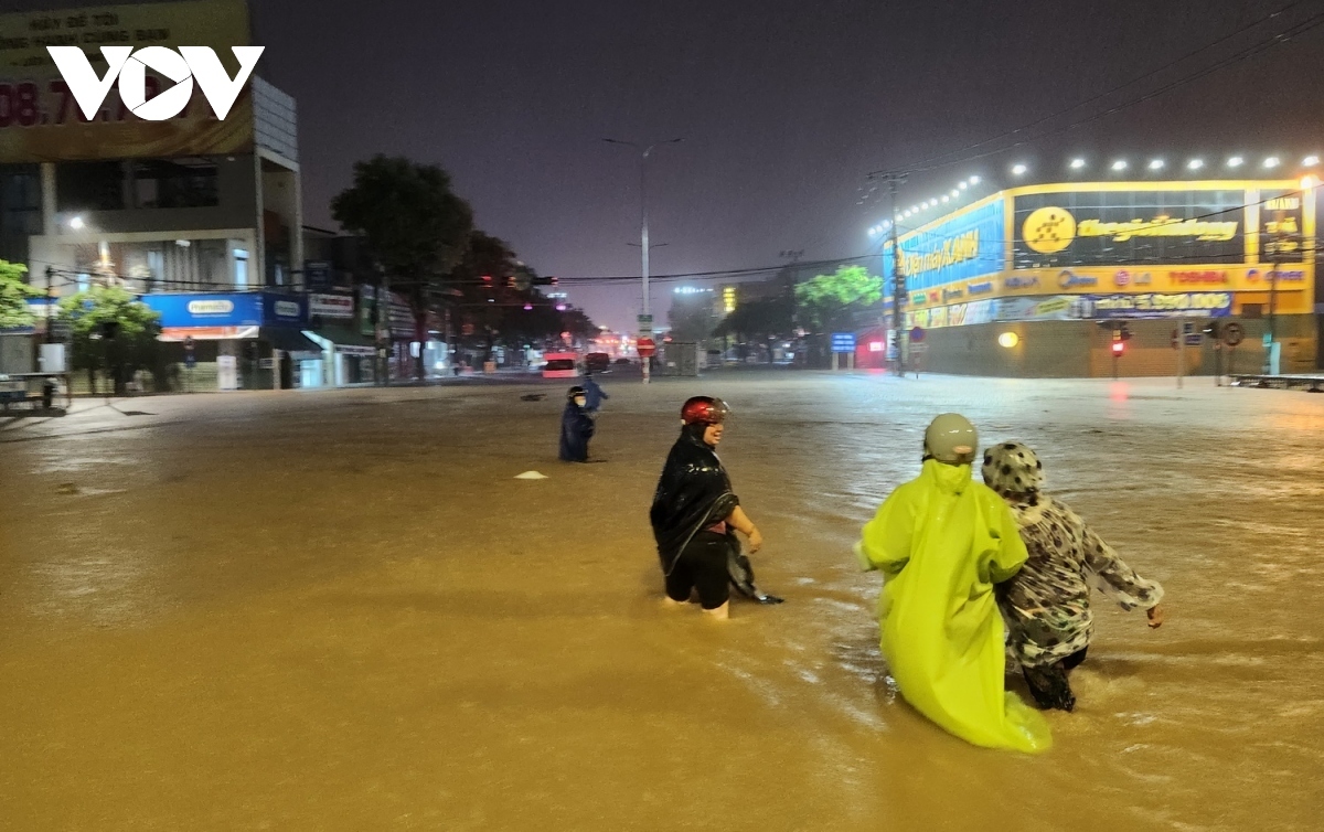 central vietnam to brace for tropical depression, more heavy rain picture 1