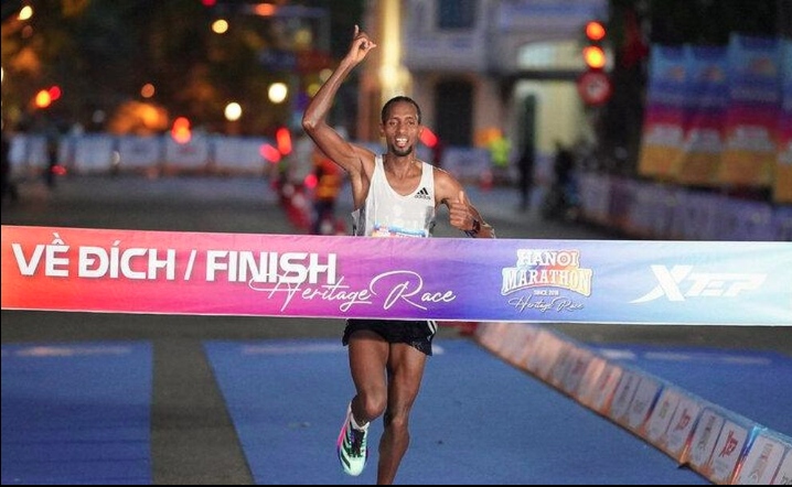 olympics competitor dino sefir wins hanoi marathon heritage race 2023 picture 1