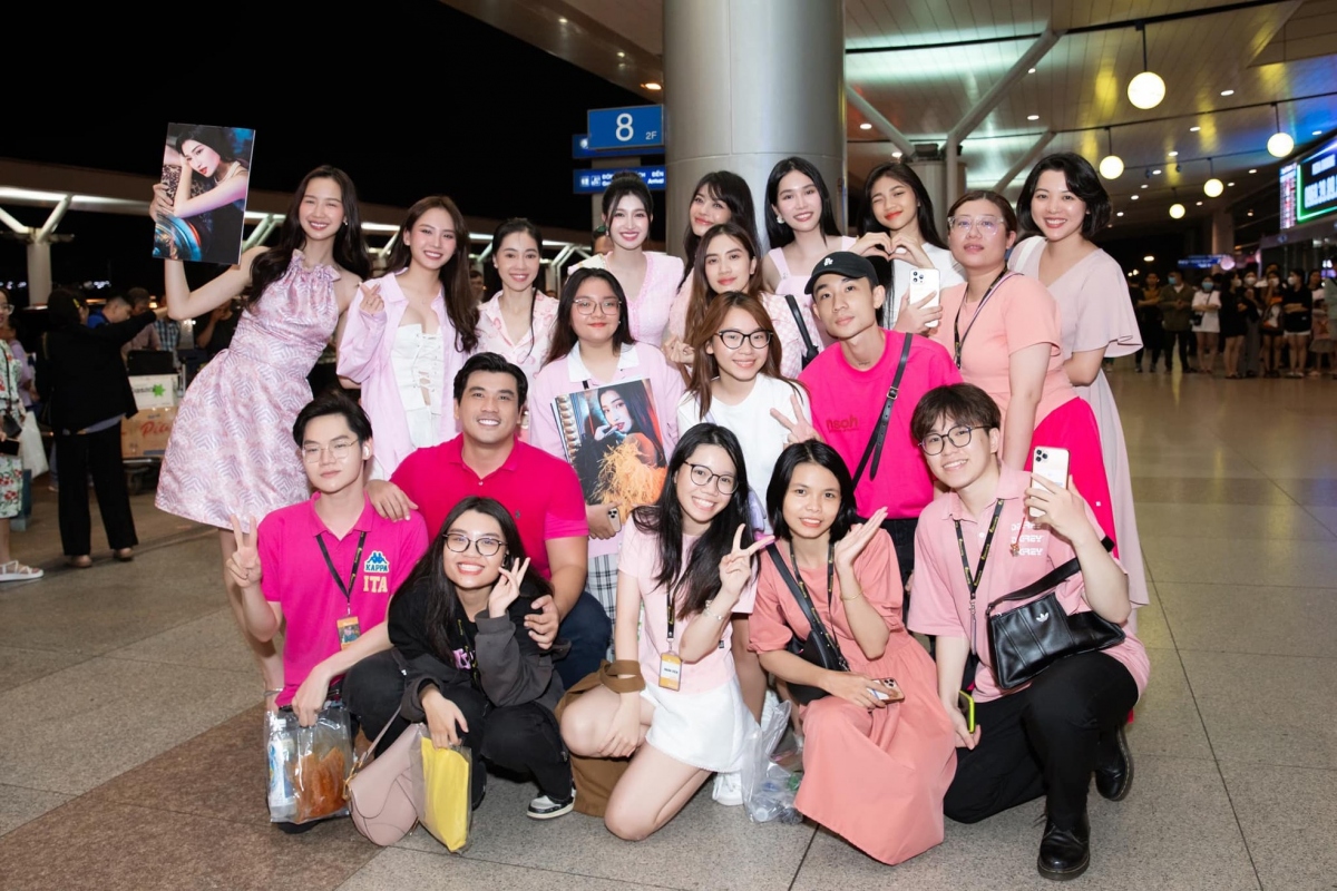 phuong nhi departs for miss international 2023 in japan picture 10