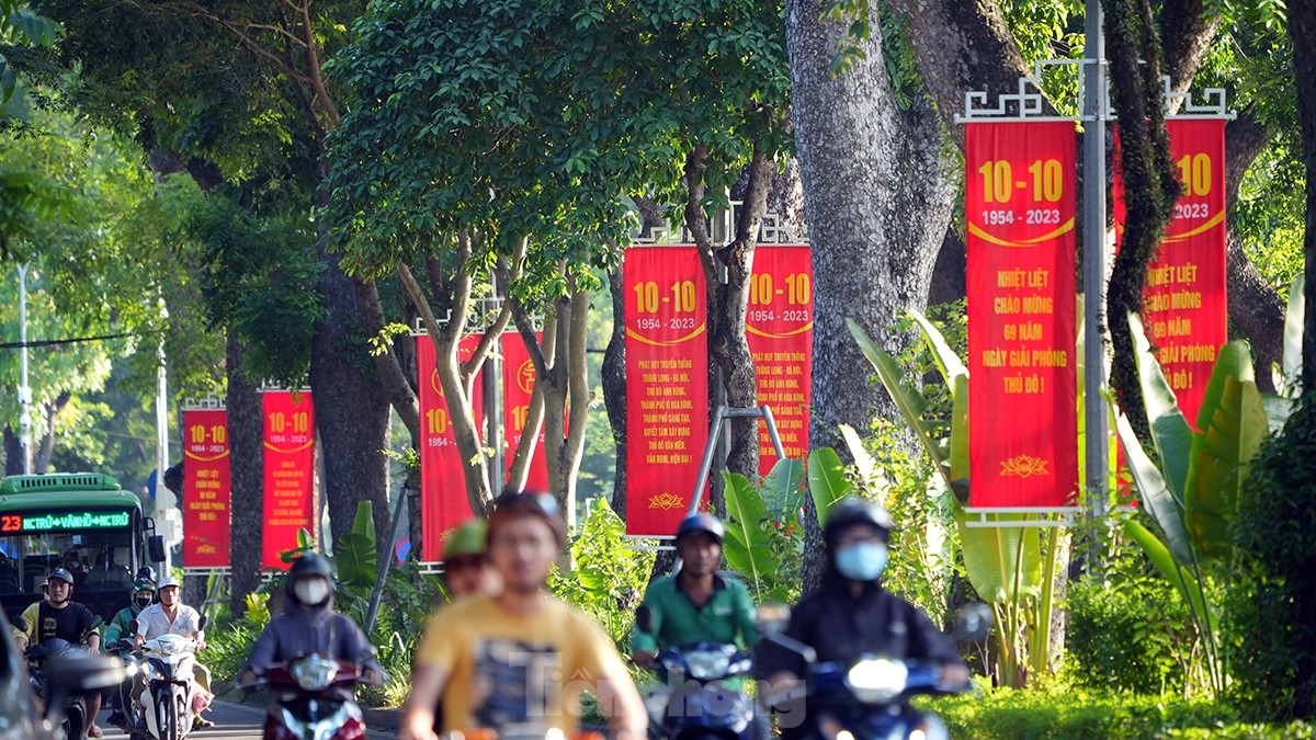 hanoi streets brilliantly decorated for capital liberation day celebrations picture 11