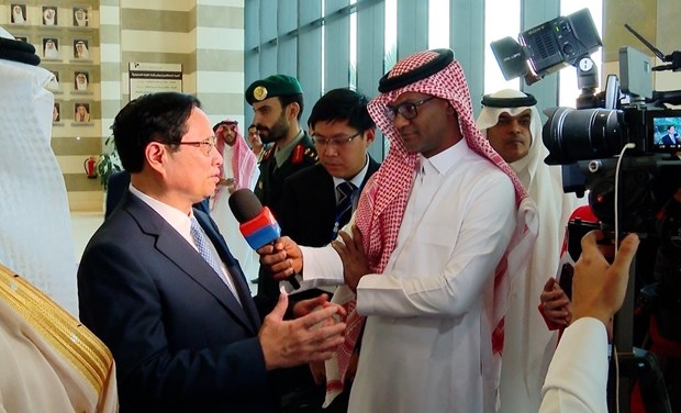 vietnam ready to intensify multifaceted relations with saudi arabia pm picture 1