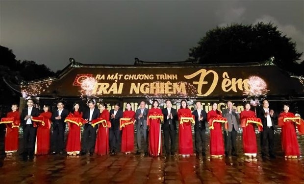 night tour to hanoi s temple of literature officially launched picture 1